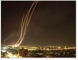 טיל ישראלי פוגע בטיל עיראקי בשמֵי תל אביב טיל ישראלי פוגע בטיל עיראקי בשמֵי תל אביב